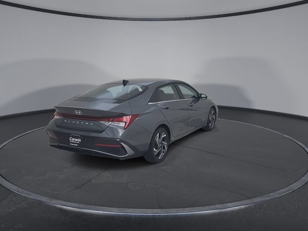 Used 2025 Hyundai Elantra SEL FWD image 15
