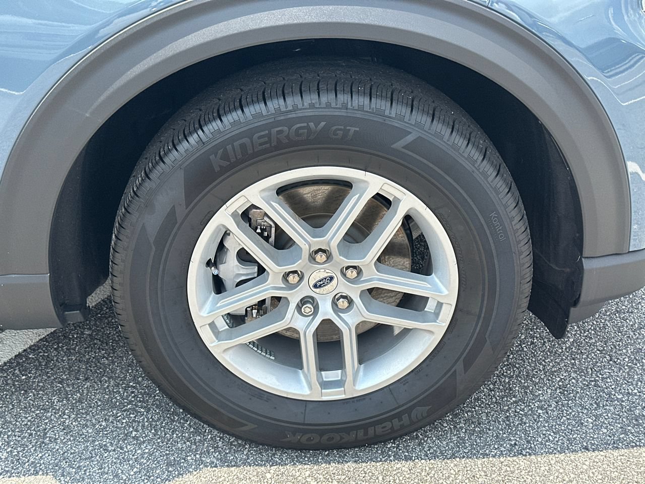 New 2026 Ford Explorer Active RWD image 12