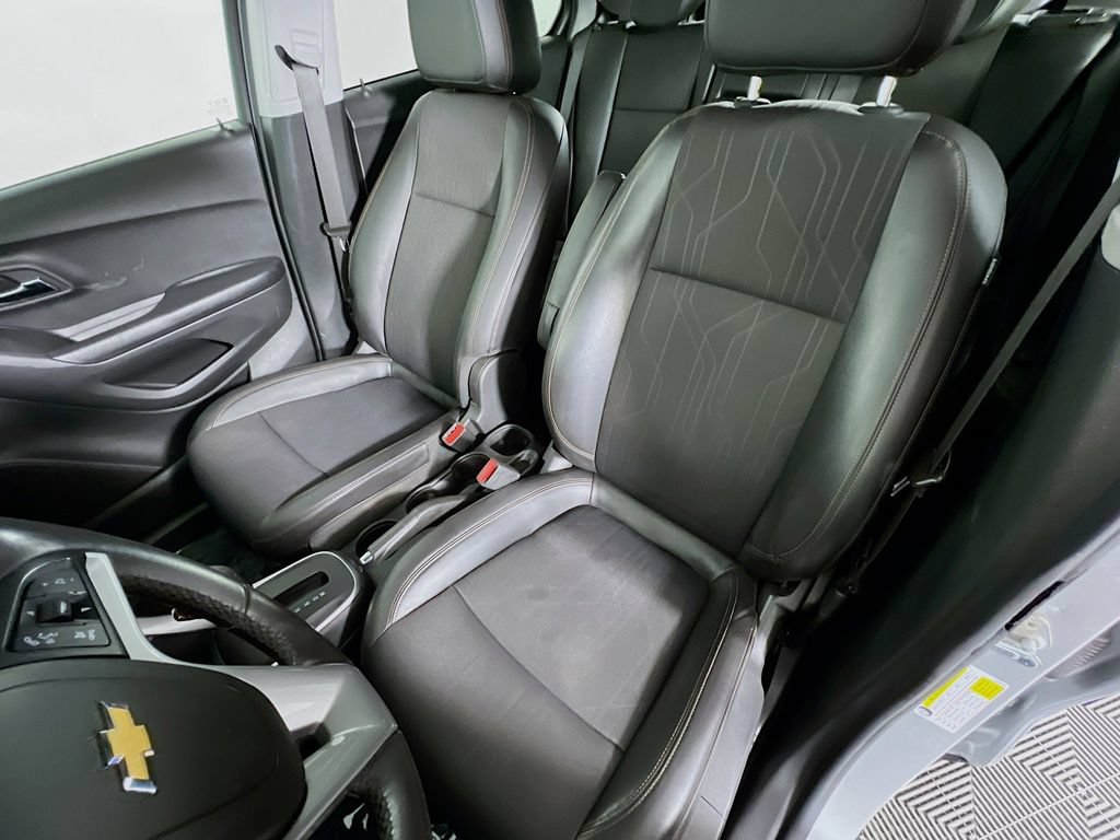 Used 2022 Chevrolet Trax LT w/ Driver Confidence Package AWD/4WD image 19