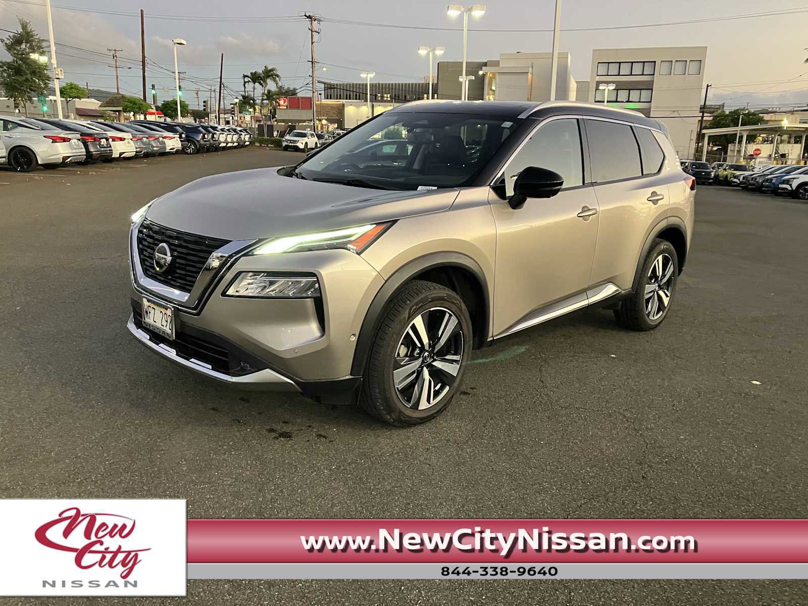 Used 2021 Nissan Rogue Platinum image 1