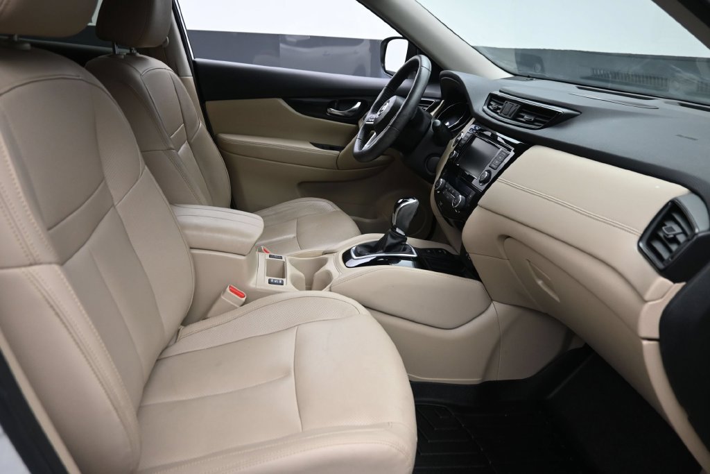 Used 2019 Nissan Rogue SL w/ Premium Package AWD/4WD image 9