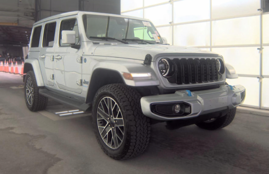 Used 2024 Jeep Wrangler High Altitude AWD/4WD image 3