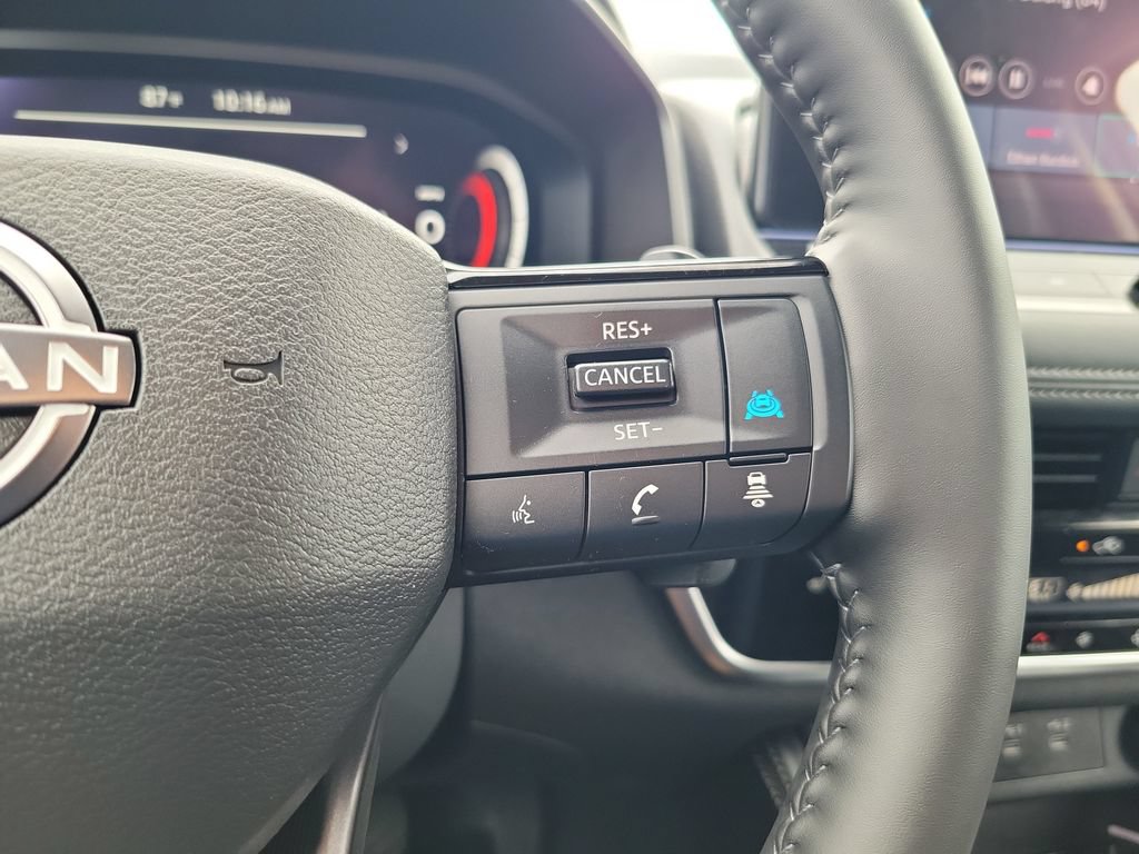 Used 2025 Nissan Rogue Platinum w/ Platinum Premium Package FWD image 24