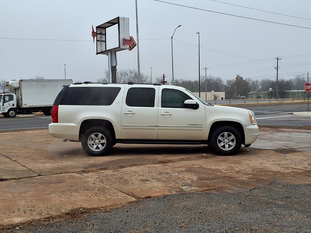 Used 2012 GMC Yukon XL SLT w/ SLT-2 Equipment Package image 2