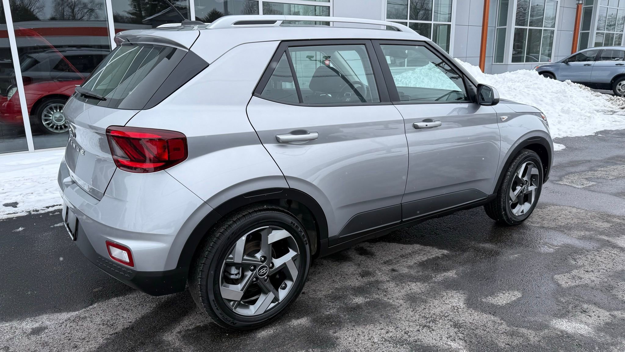 Used 2025 Hyundai Venue SEL image 2