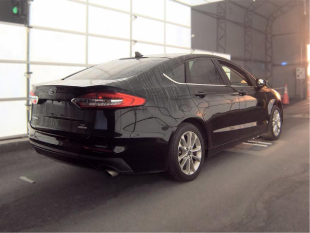 Used 2019 Ford Fusion SE FWD image 3