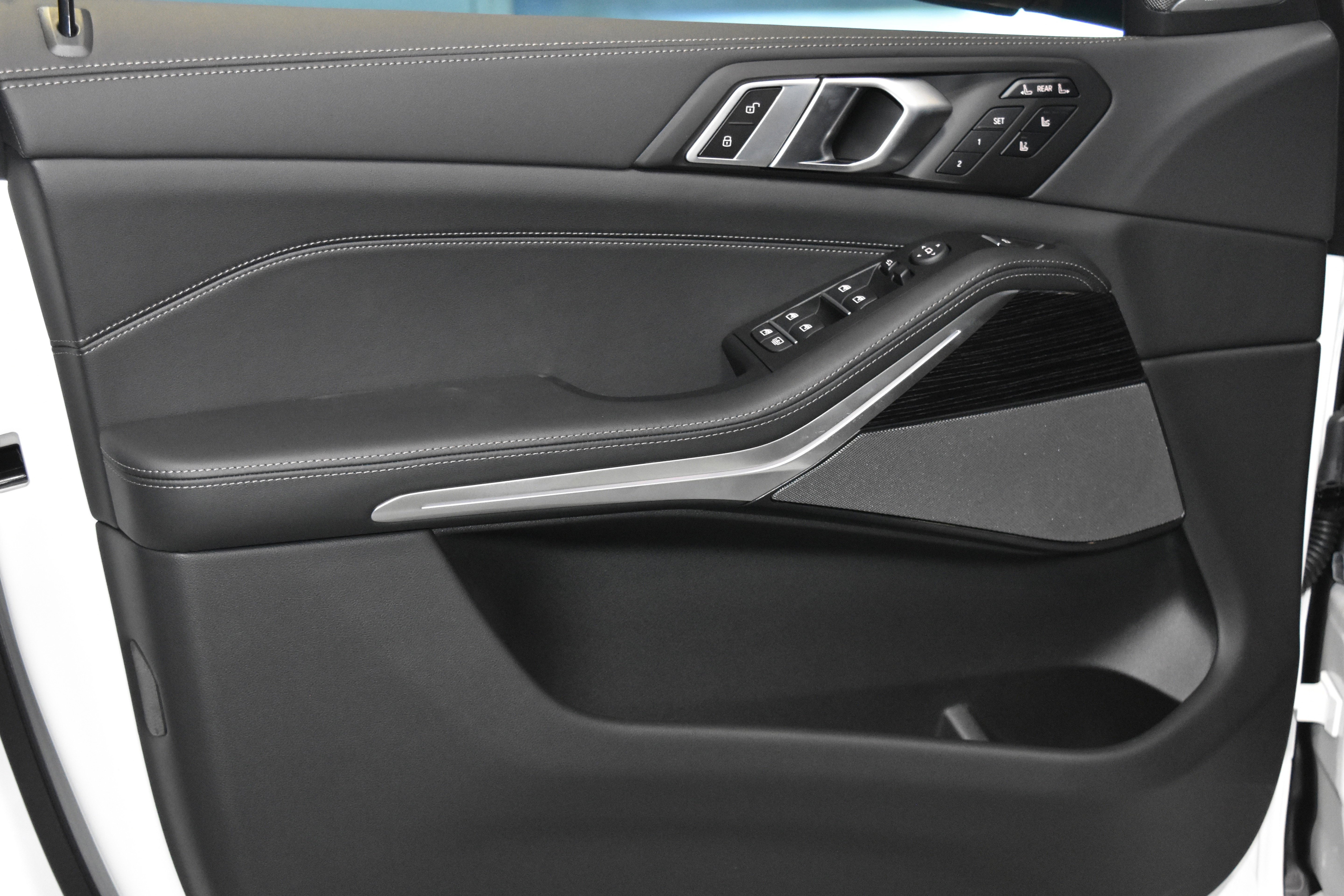 New 2026 BMW X7 M60i image 3