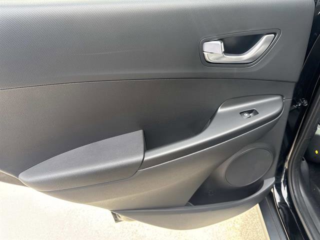 Used 2023 Hyundai Kona SE w/ Cargo Package FWD image 11