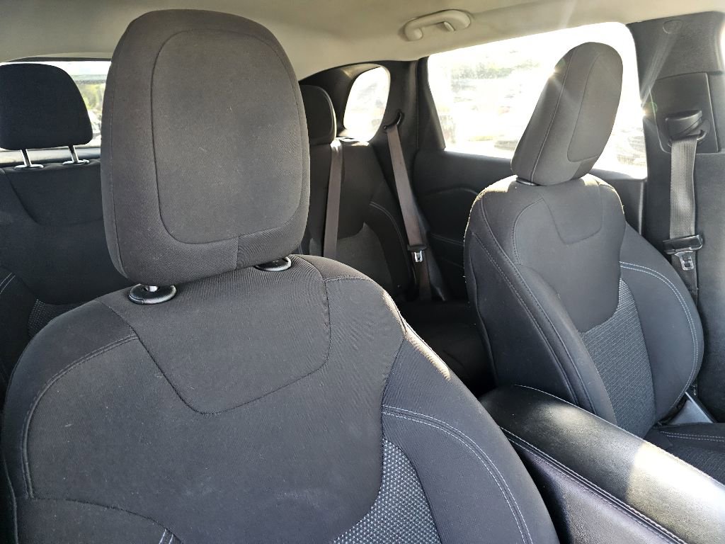 Used 2019 Jeep Cherokee Latitude w/ Popular Appearance Group image 42