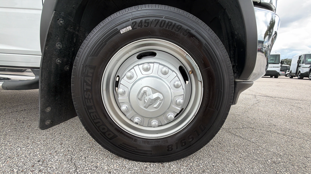 Used 2024 RAM 5500 Tradesman w/ Chrome Appearance Group AWD/4WD image 32