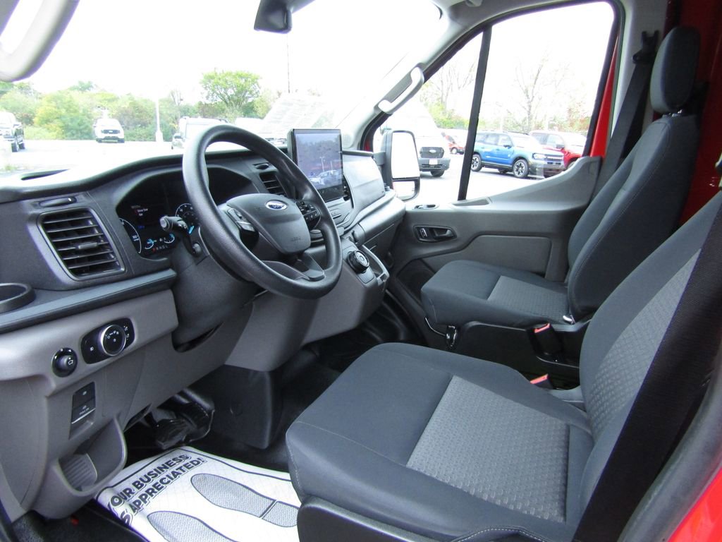 Used 2024 Ford E-Transit 148 Medium Roof image 11