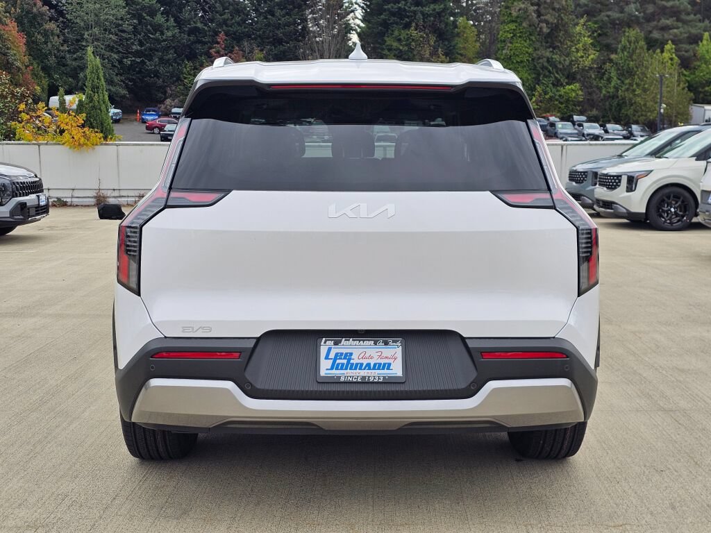 New 2026 Kia EV9 Wind AWD/4WD image 6