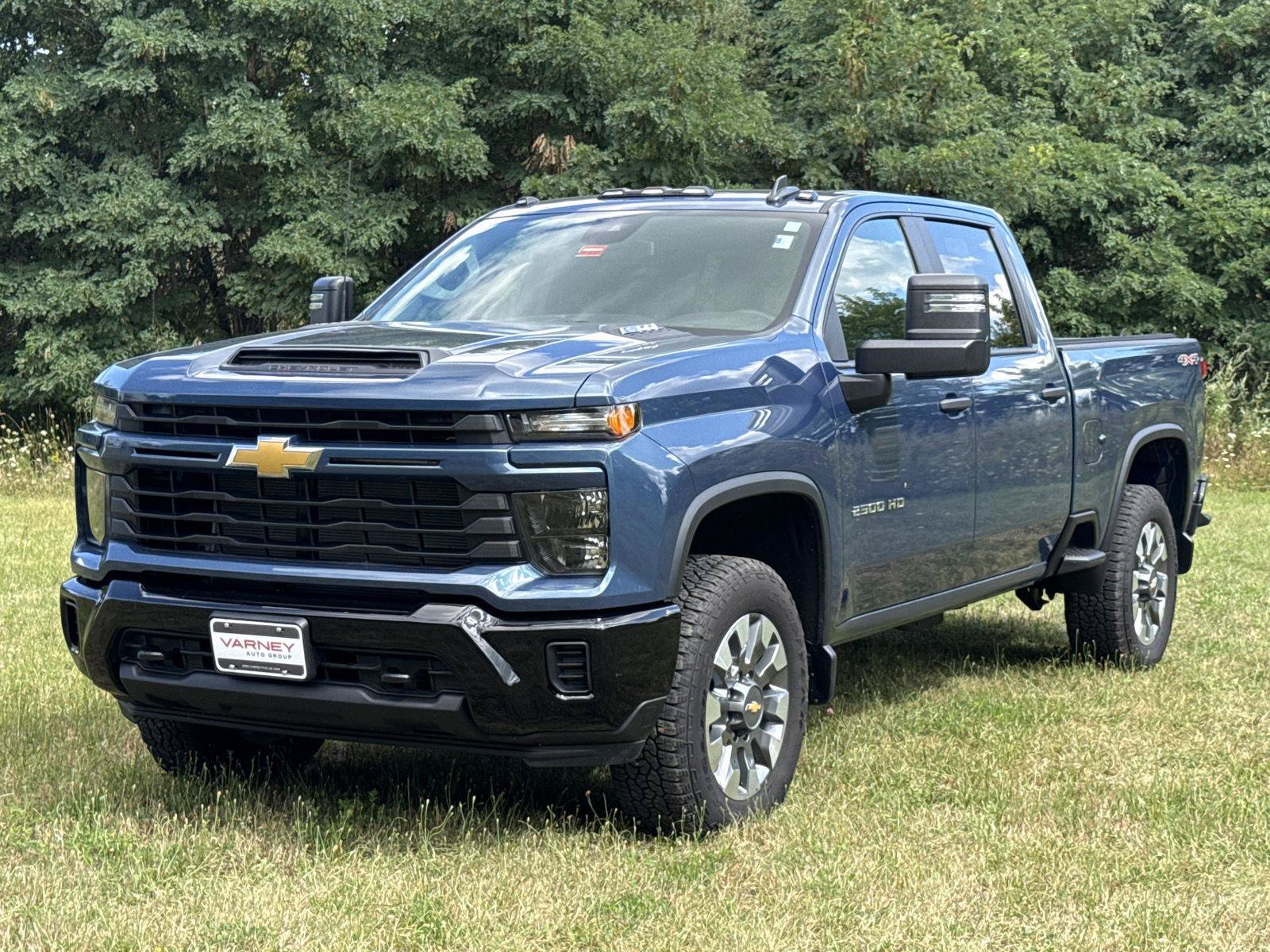 Used 2026 Chevrolet Silverado 2500 Custom w/ Custom Convenience Package AWD/4WD image 1