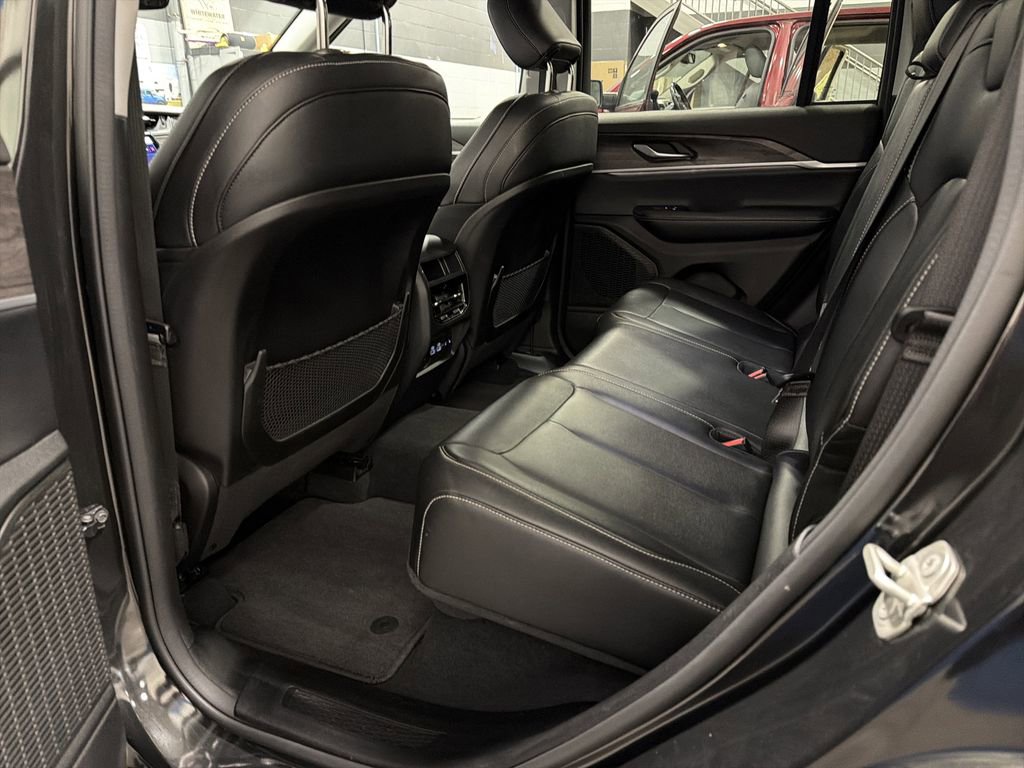 Used 2024 Jeep Grand Cherokee Limited image 8