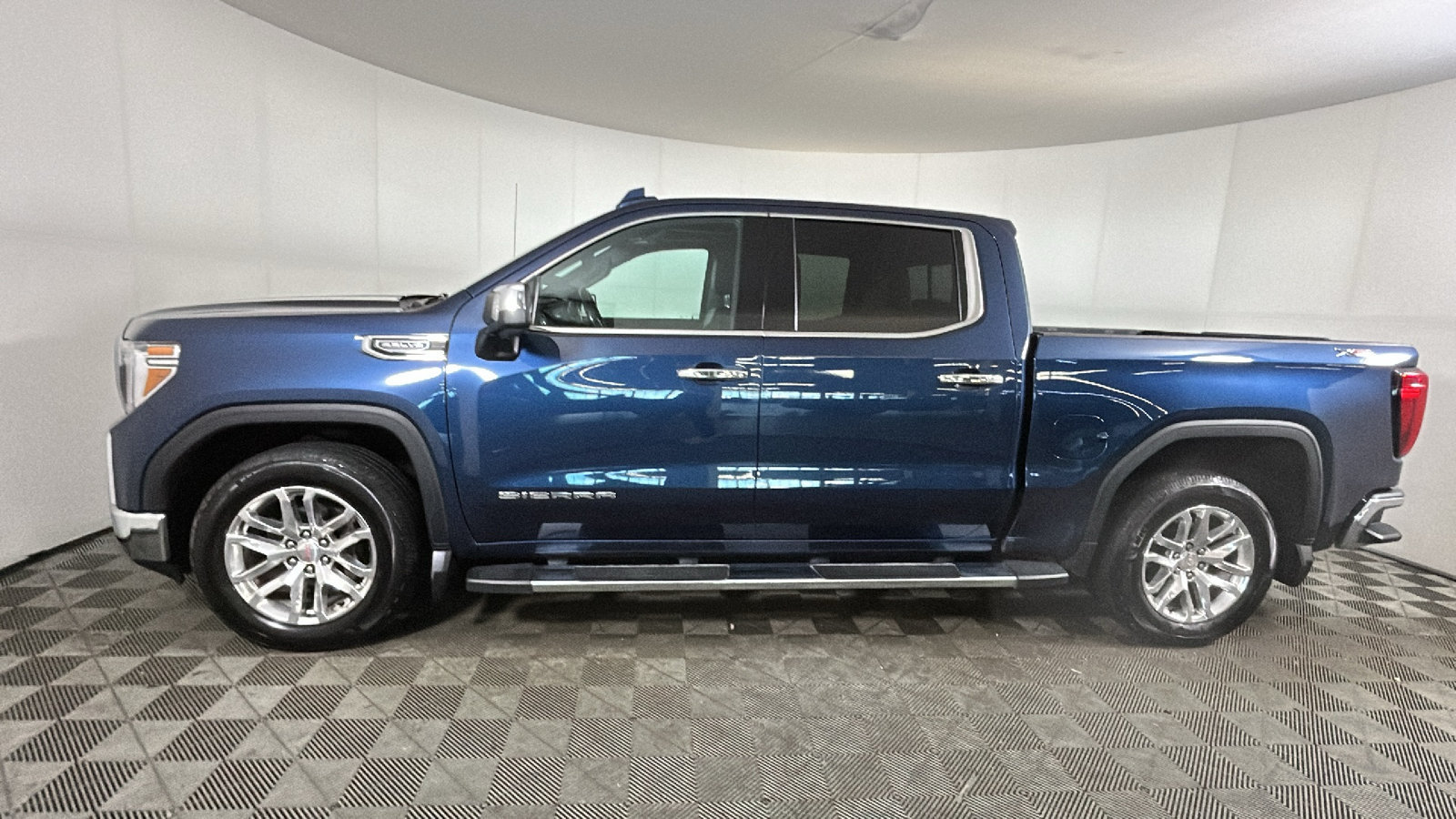 Used 2021 GMC Sierra 1500 SLT w/ SLT Premium Plus Package AWD/4WD image 7