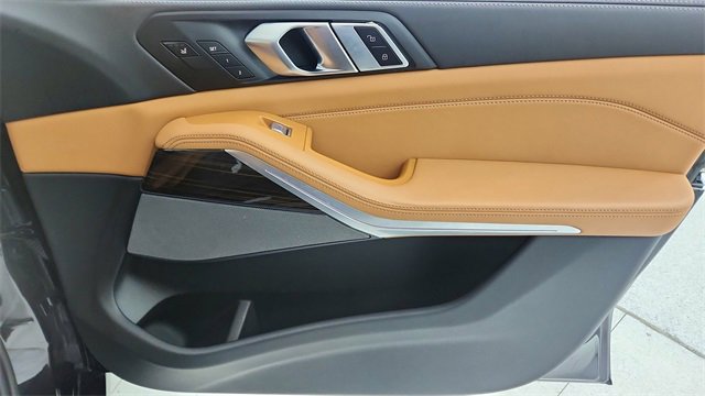 Used 2025 BMW X7 xDrive40i w/ Executive Package image 24
