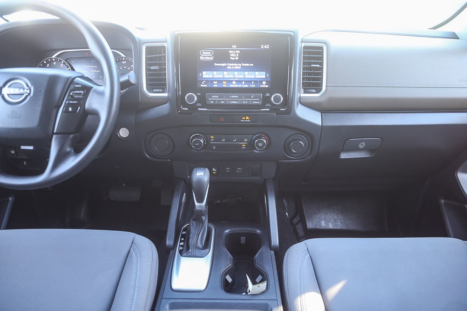 Used 2022 Nissan Frontier SV w/ Technology Package image 11