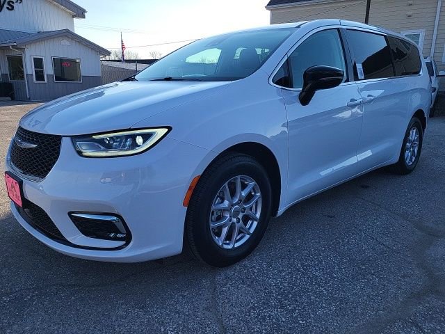 Used 2024 Chrysler Pacifica Touring-L image 24
