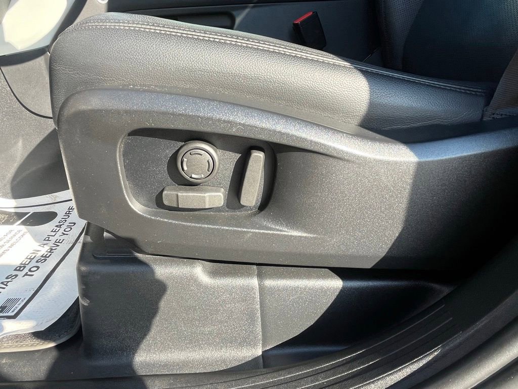 Used 2023 Land Rover Defender 110 SE image 41