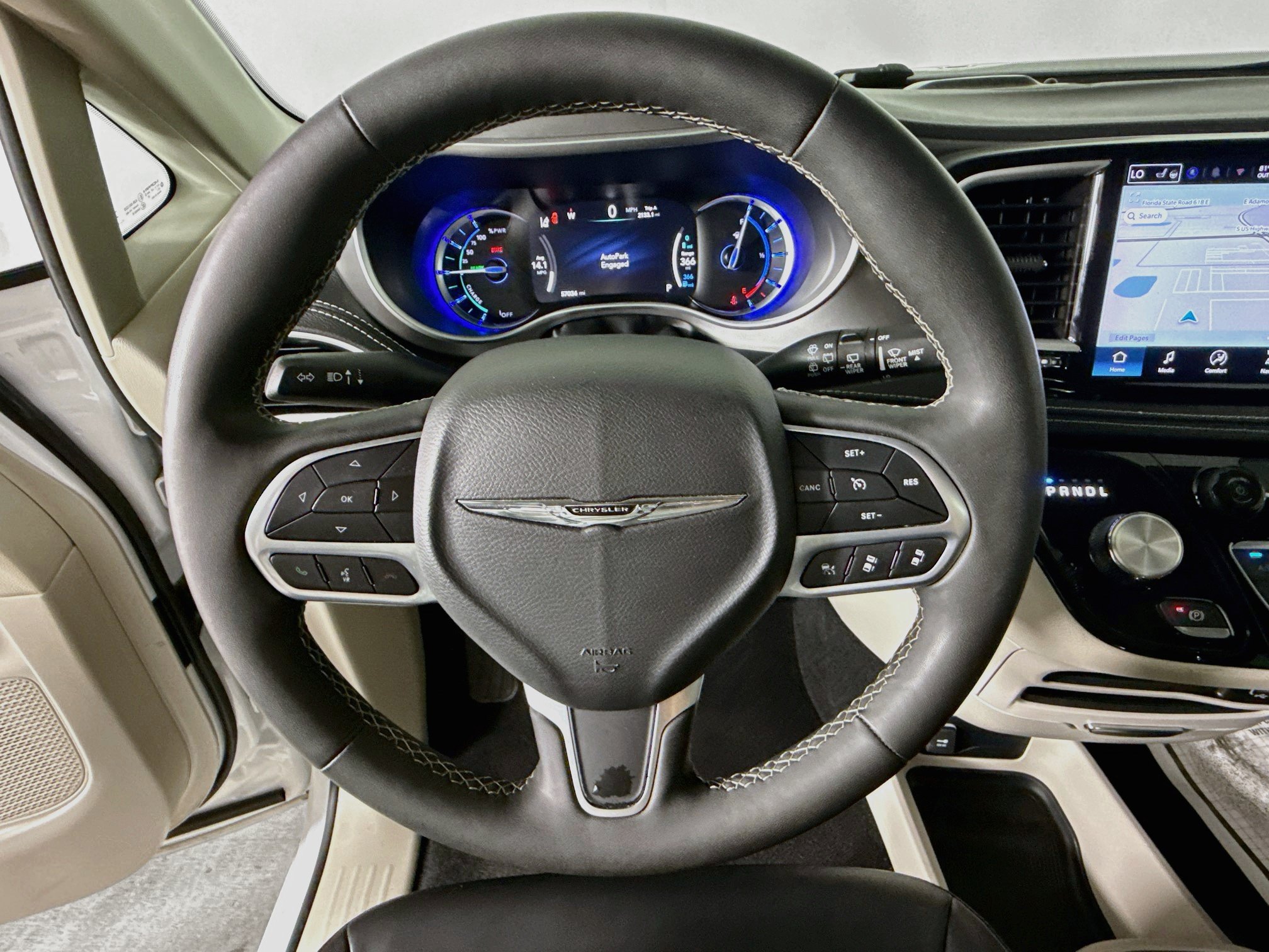 Used 2024 Chrysler Pacifica Limited FWD image 11