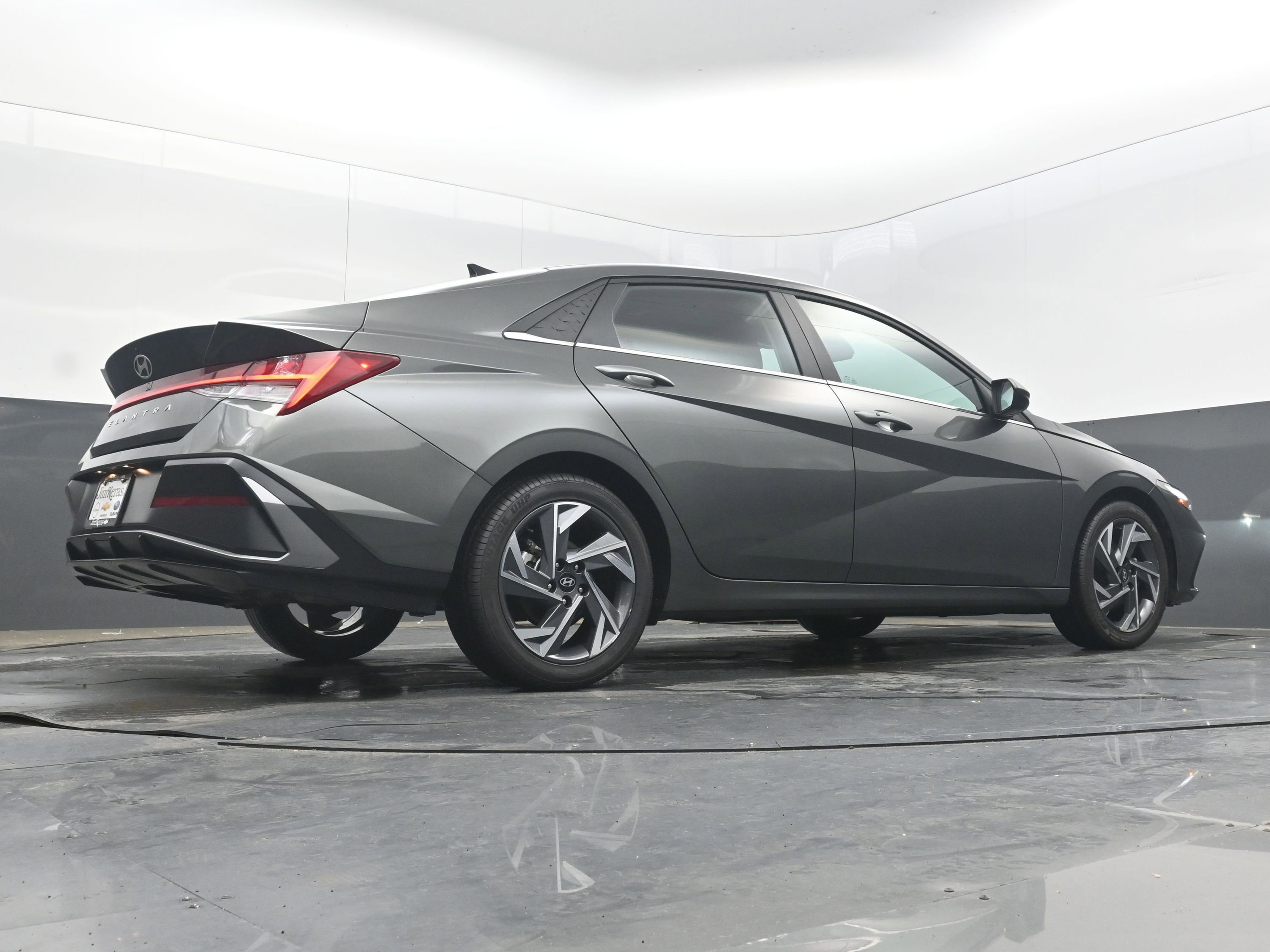 Used 2025 Hyundai Elantra SEL image 28