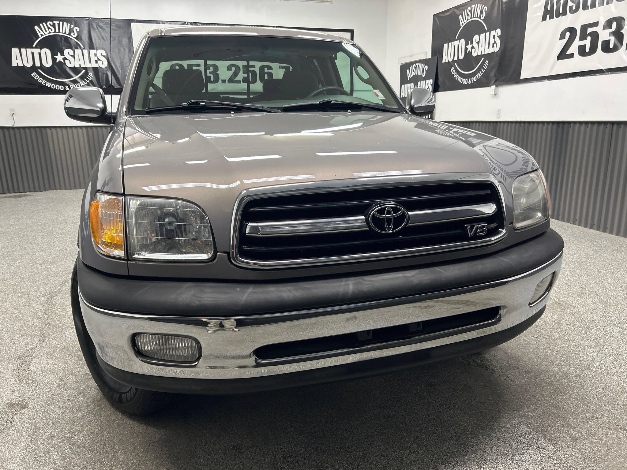Used 2001 Toyota Tundra SR5 w/ Convenience Pkg RWD image 2