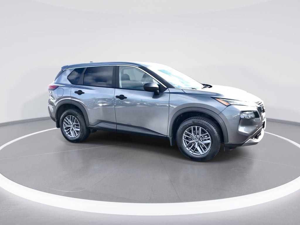 Used 2023 Nissan Rogue S image 2