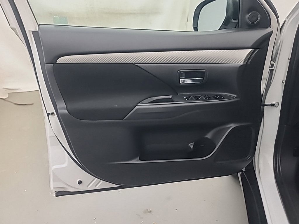 Used 2017 Mitsubishi Outlander ES FWD image 21