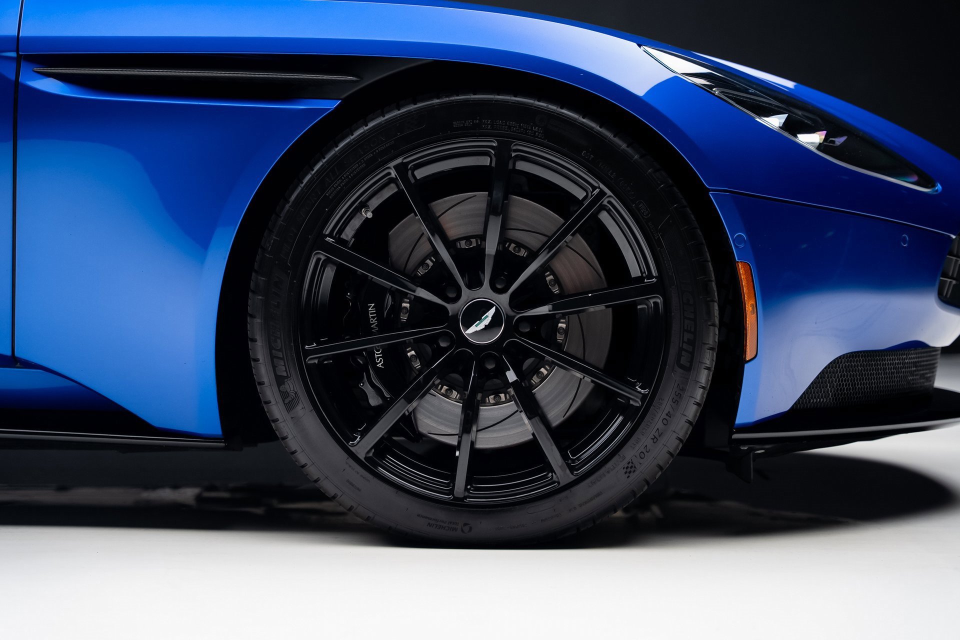 Used 2020 Aston Martin DB11 AMR image 42