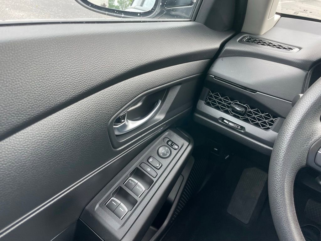 Certified 2025 Honda Accord LX image 22
