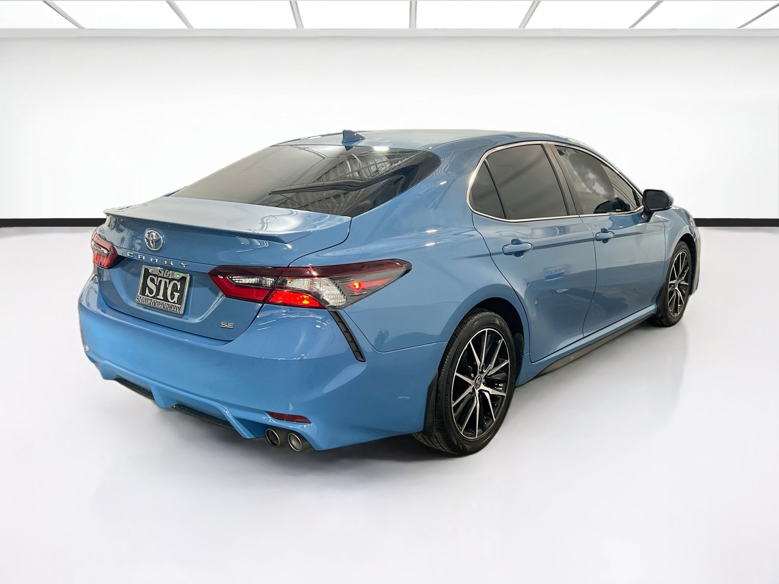 Used 2023 Toyota Camry SE w/ Convenience Package FWD image 4
