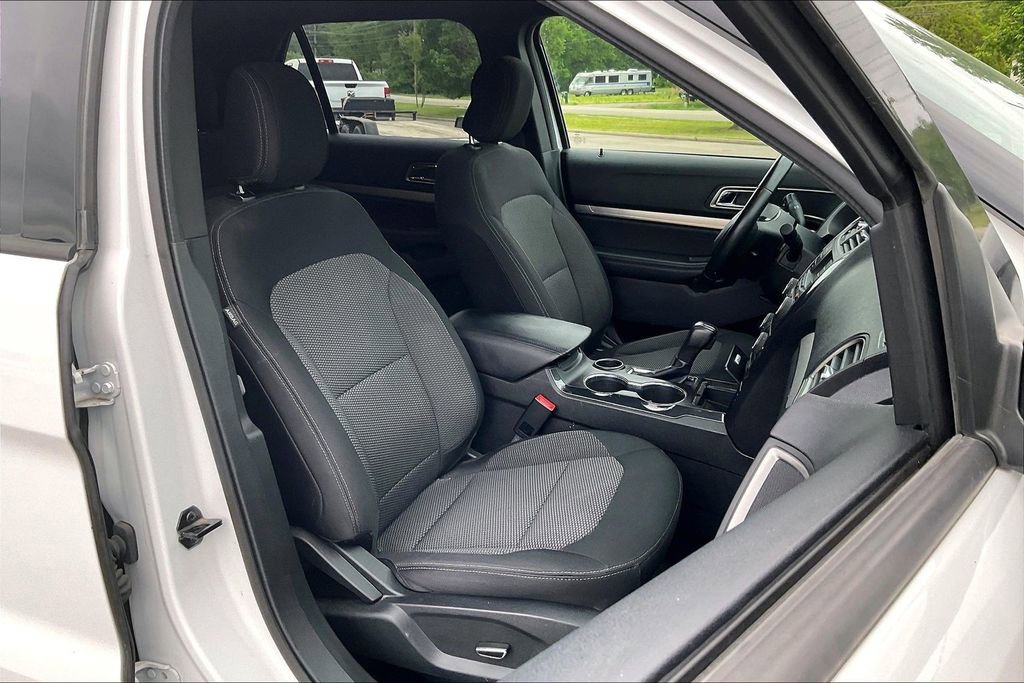 Used 2018 Ford Explorer XLT FWD image 7