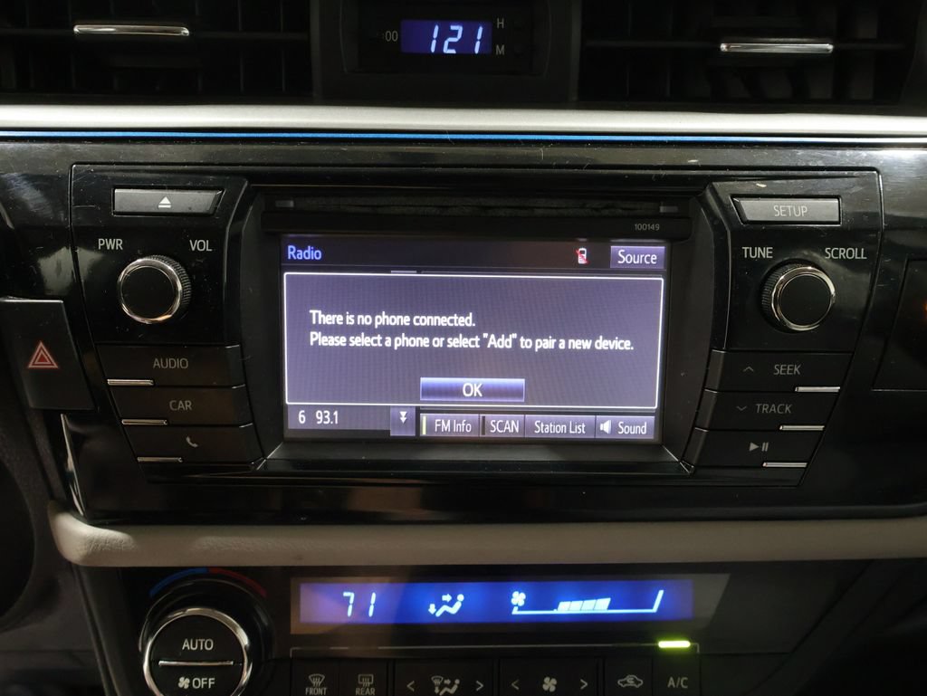 Used 2015 Toyota Corolla LE FWD image 26