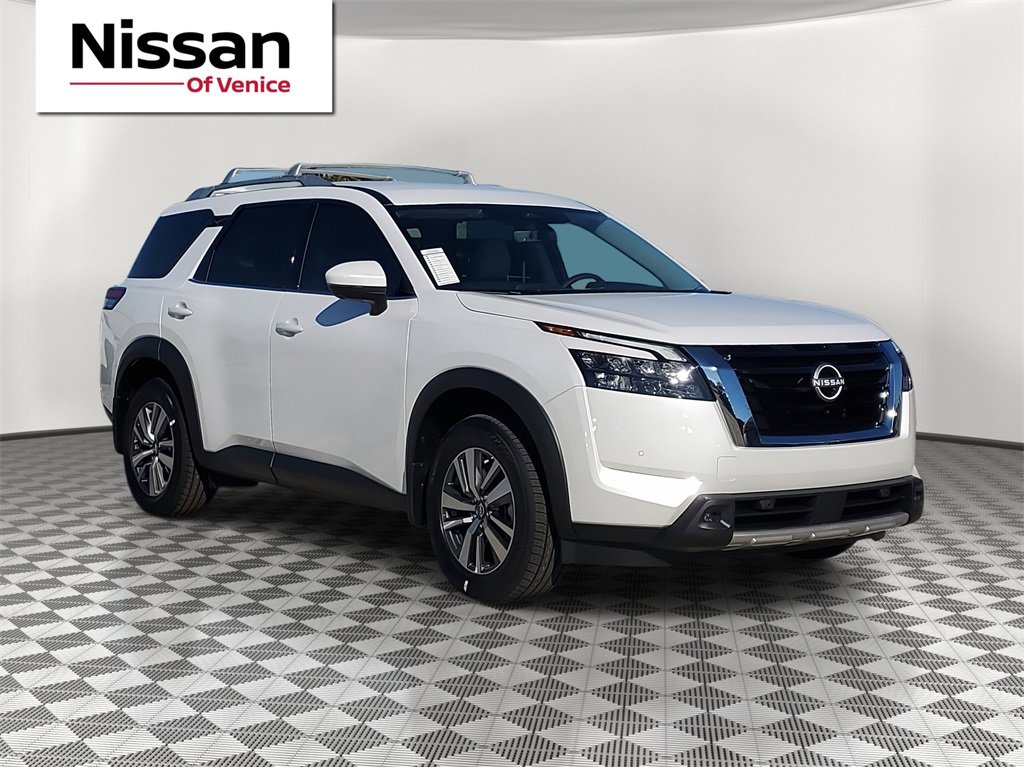 New 2025 Nissan Pathfinder SL image 1