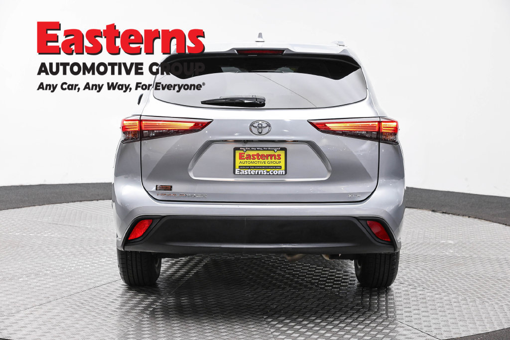 Used 2021 Toyota Highlander XLE FWD image 8