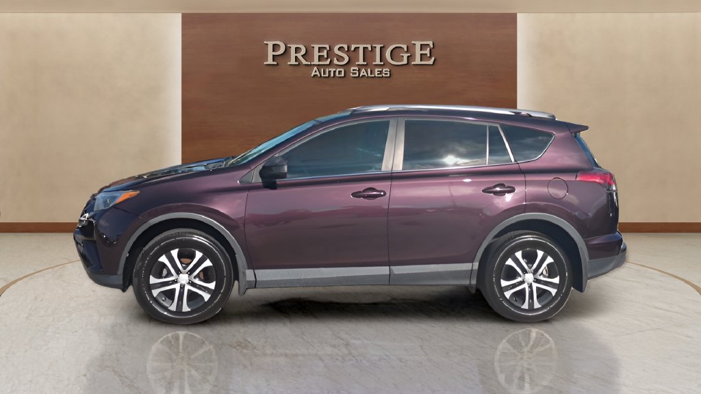 Used 2018 Toyota RAV4 LE FWD image 24