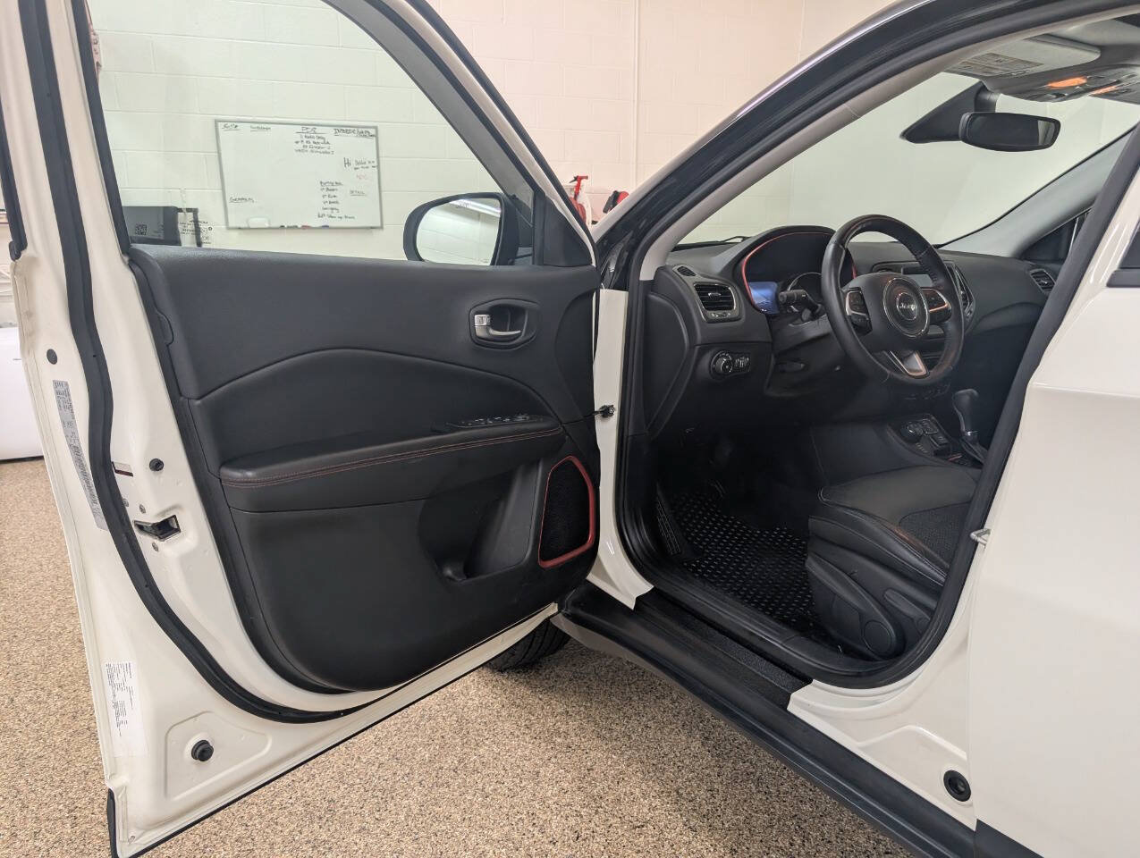 Used 2018 Jeep Compass Trailhawk w/ Navigation Group AWD/4WD image 6