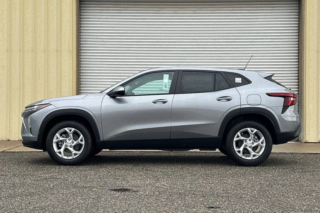 New 2026 Chevrolet Trax LS w/ LS Convenience Package image 3