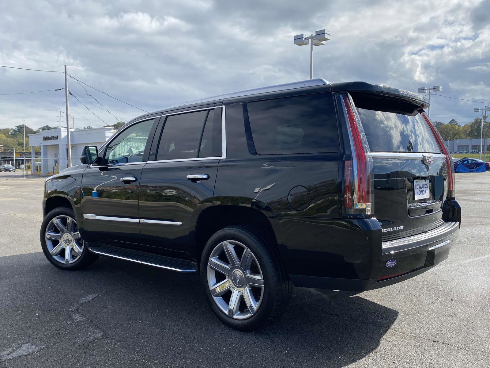 Used 2019 Cadillac Escalade Luxury image 5