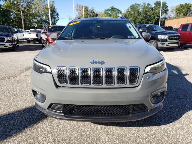 Used 2019 Jeep Cherokee Latitude Plus w/ Cold Weather Group AWD/4WD image 9
