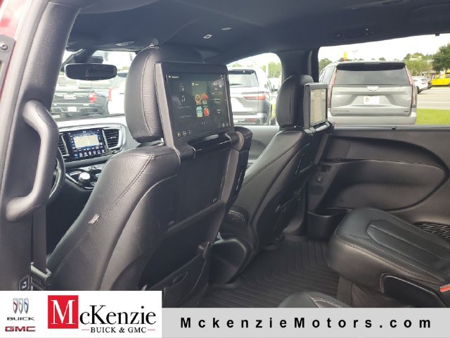 Used 2019 Chrysler Pacifica Touring-L Plus w/ Advanced Safetytec Group FWD image 23