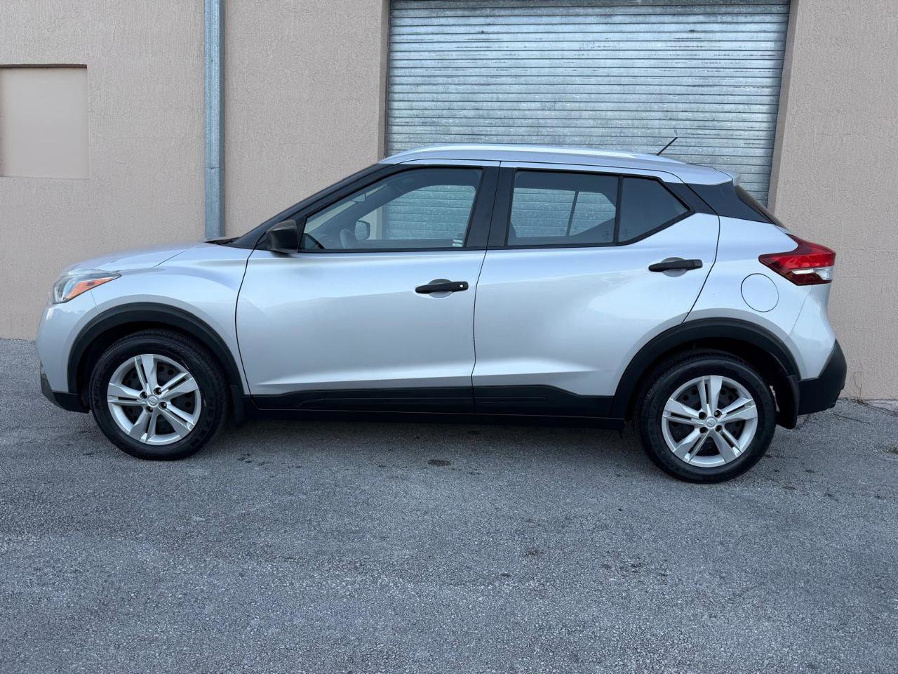 Used 2019 Nissan Kicks S image 11