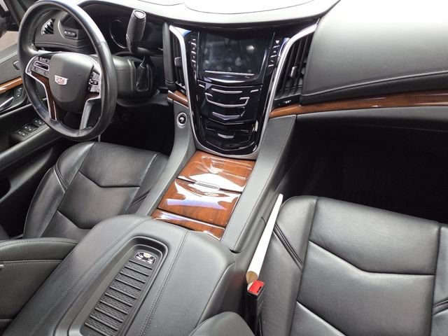 Used 2020 Cadillac Escalade Luxury AWD/4WD image 27