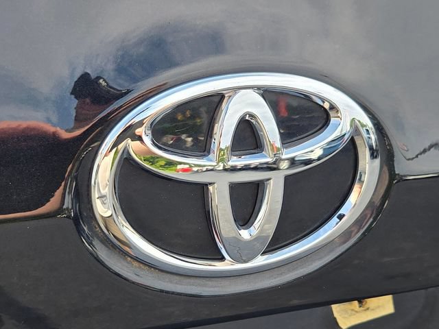 Used 2017 Toyota Corolla LE w/ Carpet Mat Package (TMS) FWD image 17