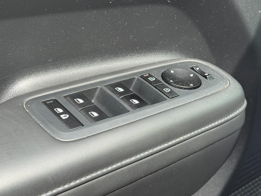 Used 2025 Hyundai Santa Fe SEL FWD image 24