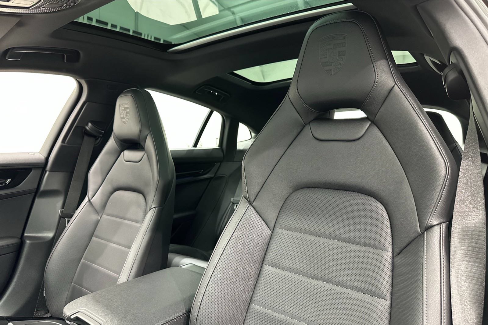 Certified 2025 Porsche Panamera 4 AWD/4WD image 5