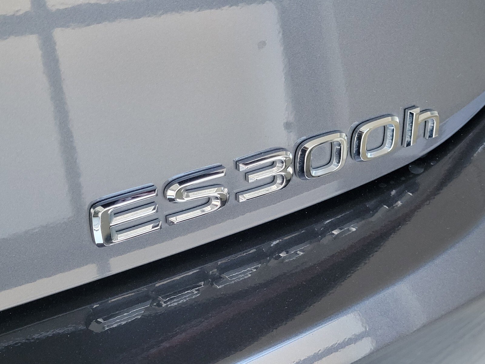 Certified 2023 Lexus ES 300h w/ Premium Package image 6