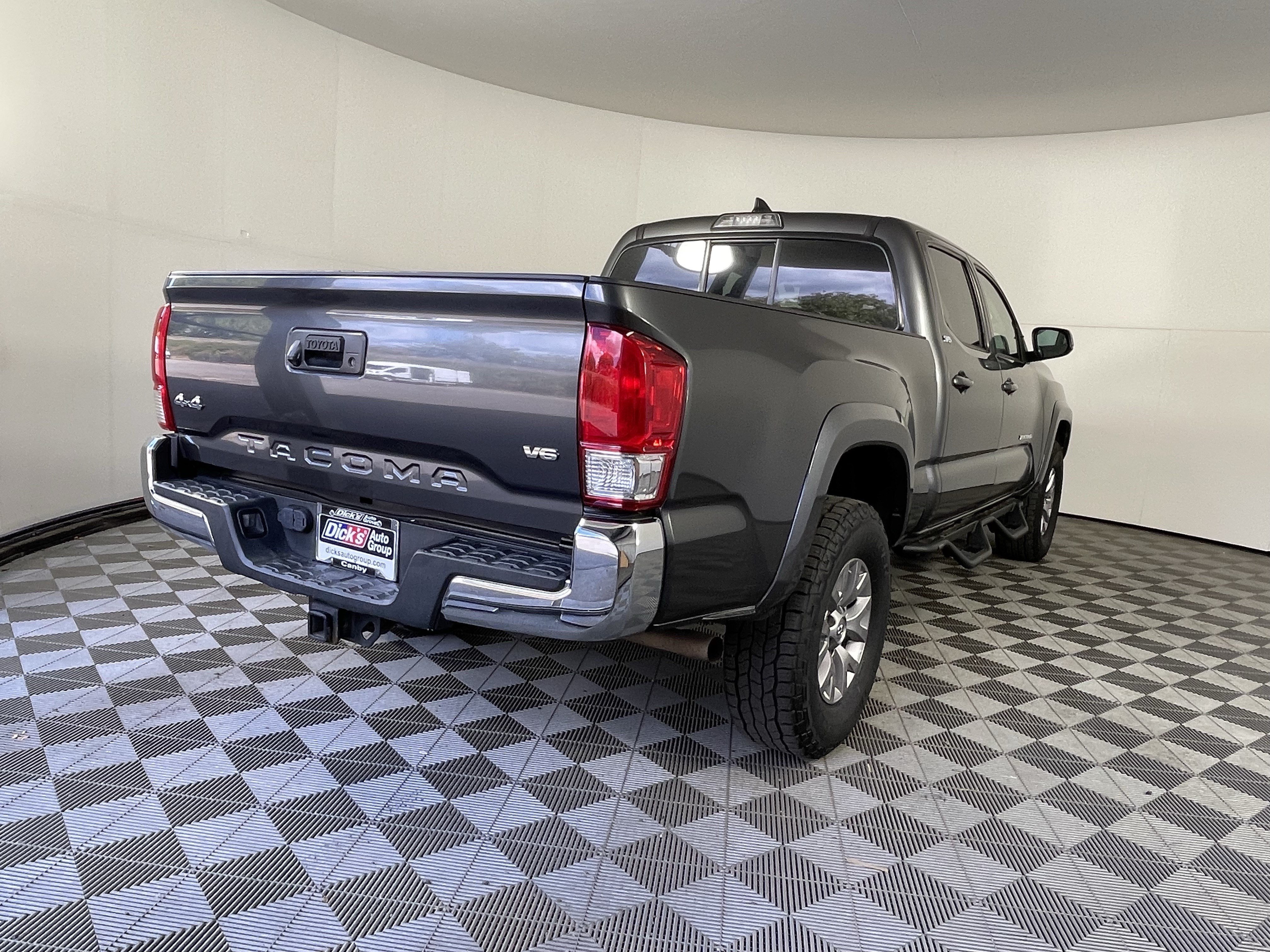 Used 2017 Toyota Tacoma SR5 w/ Tow Package AWD/4WD image 5
