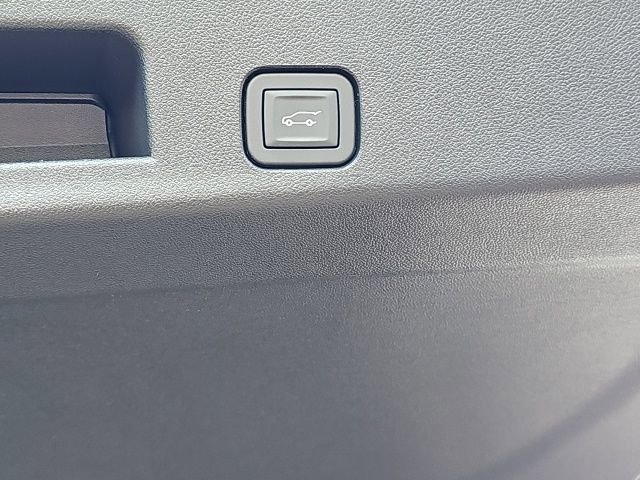 New 2026 Chevrolet Traverse LT w/ Driver Confidence Package image 12