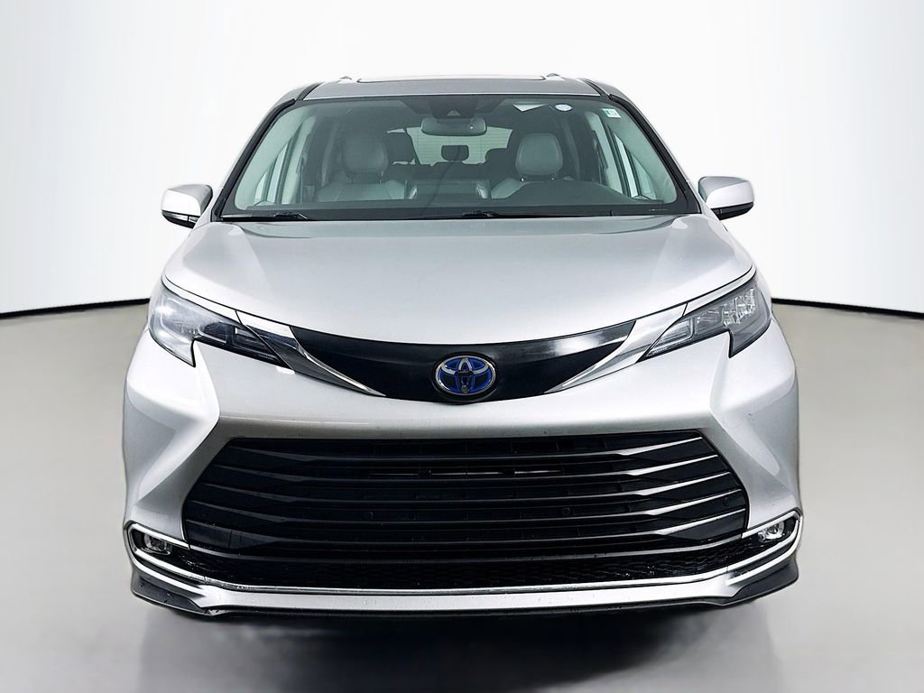 Certified 2024 Toyota Sienna XLE image 2